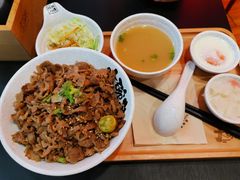 心意满满肥牛-熊吞·大碗丼烧肉饭(济宁万达广场店)