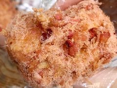 草莓味酥松小贝-鲍师傅糕点(江苏路店)