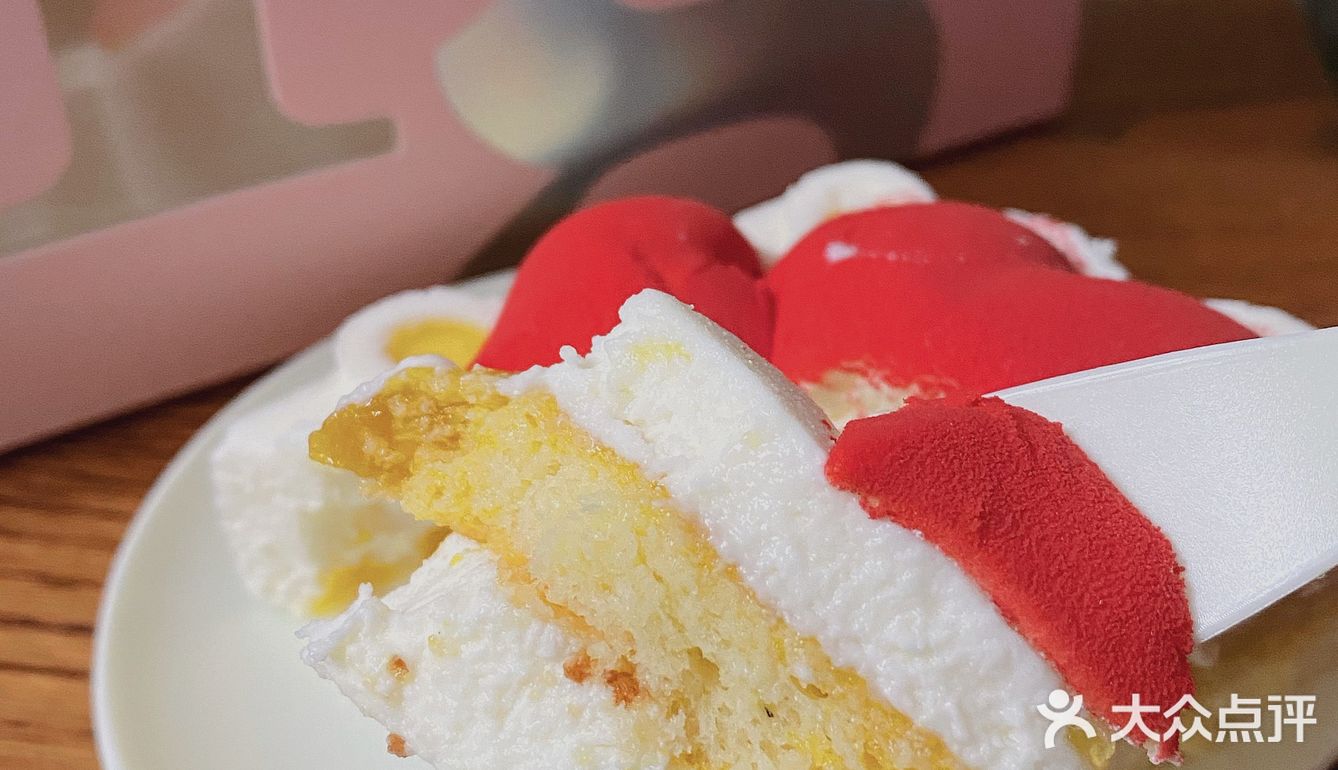 在武汉拿了一克甜品，随后买了一张高铁票