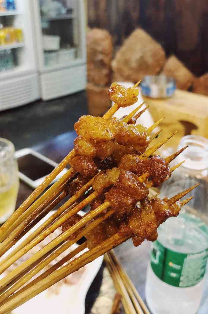 上上签湘西小串(都正街店)-"县正街里的烧烤,都是小串的肉和菜,肉菜的