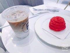 香草拿铁-Fridi Patisserie Cafe
