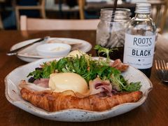 培根班尼迪克蛋-ROAST coffee & eatery