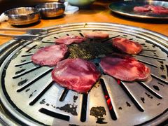 雪花80％厚切牛舌-老炉家木炭烤肉(长江国际店)