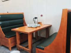 卡座-牛老二海鲜烧烤(日照总店)
