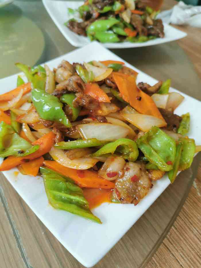 旺晖阁家常菜-"社区里面的小饭馆工薪阶层!炖吊子是特色.