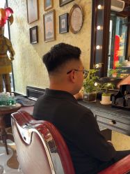 -东方先生国潮男士理发馆