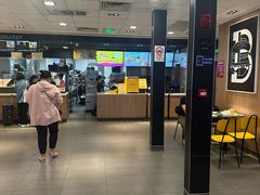 -麦当劳(上海虹桥站30B检票口楼上)
