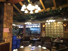 大堂-醉美东江·三文鱼·烧鸡公
