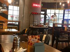 大堂-机器人火炉披萨