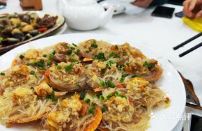 Steamed Large Scallop with Garlic and Vermicelli