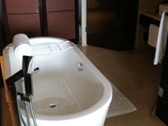 -三亚湾海居铂尔曼度假酒店