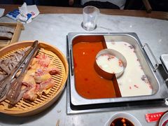 -尚尚仙·酸汤猪手·猪肚鸡火锅(华联万柳购物中心店)