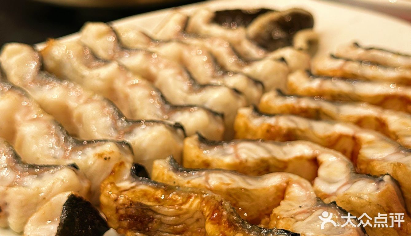 又是长见识的一顿！！现点现🔪的烤活鳗...