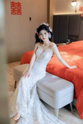 -艾米丽婚纱礼服