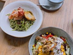 烟熏三文鱼青酱意面-A30 BISTRO