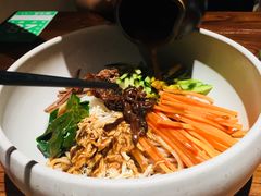 鸡丝凉米线-云海肴·汽锅鸡·云南菜(美罗城店)