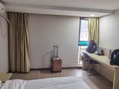 -怡莱精品酒店(苏州新区何山地铁站店)