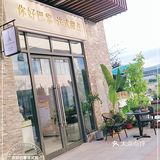 位置在一个角落里，还算是比较好找吧，广场暂时比较冷清