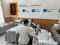 -靓芙泉专研痘痘肌