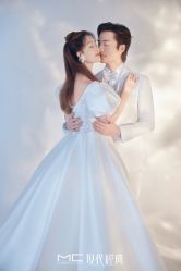 -现代经典婚纱摄影