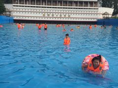 -黄河谷马拉湾海浪浴场
