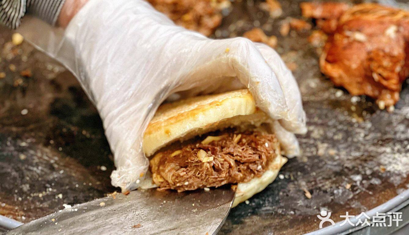 在冬季❗️这口牛肉烧饼配羊汤❗️