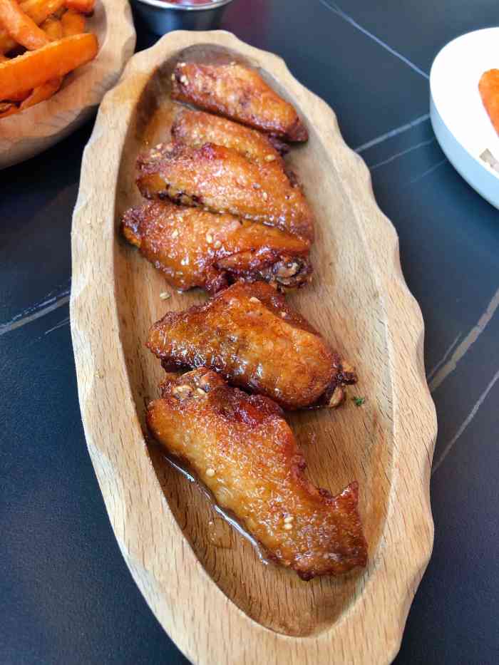 "生日订的餐厅,提前一星期吧,好不容易和家