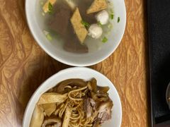 -松树干拌面店