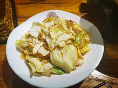 手撕莲花白-老滇山寨•云南特色菜•地方菜•民族风情歌舞表演(金碧店)