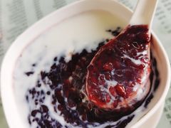 黑珍珠鲜奶-阿三麻蓉汤圆(顺光大厦店)