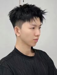 -妃格美发沙龙·烫发·染发