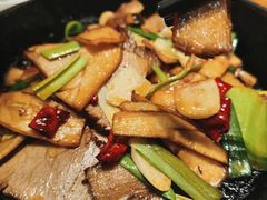 云南腊肉炒香笋-云海肴·汽锅鸡·云南菜(天津国金汇店)