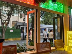 -北平花园·MUA摩造汉堡·北平咖啡(南锣鼓巷胡同店)