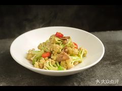 -鱼鲜饭香·招牌汽锅剁椒鱼头王