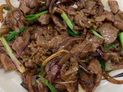 姜葱爆炒黄牛仔肉-银峰农庄·特色烧鸡·鲜无花果浸鸡