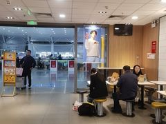 -麦当劳(上海虹桥站30B检票口楼上)