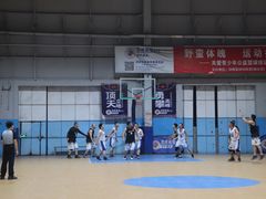 -顶峰篮球俱乐部(南头店)