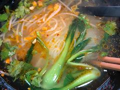 清汤素米线-两勺子一碗口水鸡拌面