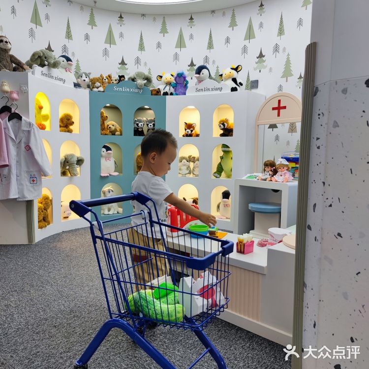 商场里的亲子餐厅|包间生日会 换装 模拟超市 滑梯等🥳