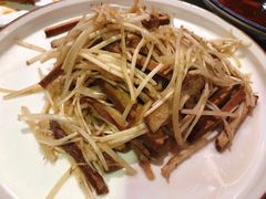 白芹香干肉丝-眷江南之小蓝鲸(王府大街店)