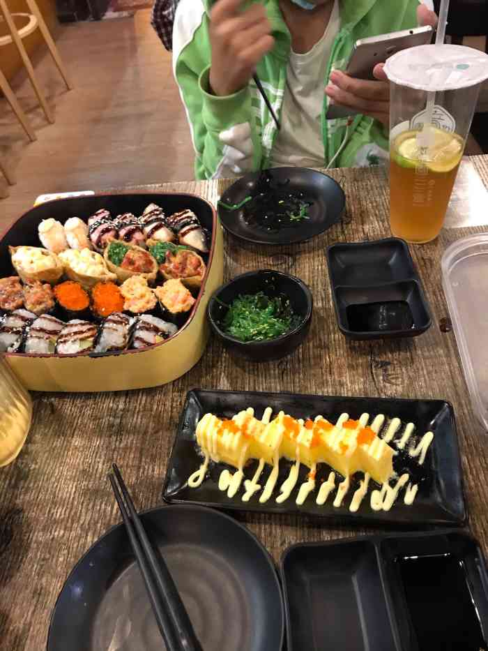 小野寿司(客村艺苑总店)-"在艺苑南路小食街的最里面,晚上招牌不显眼.