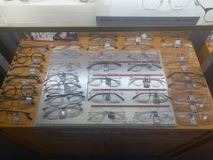 -优医视平价眼镜蔡司依视路折扣工厂店(十里堡店)