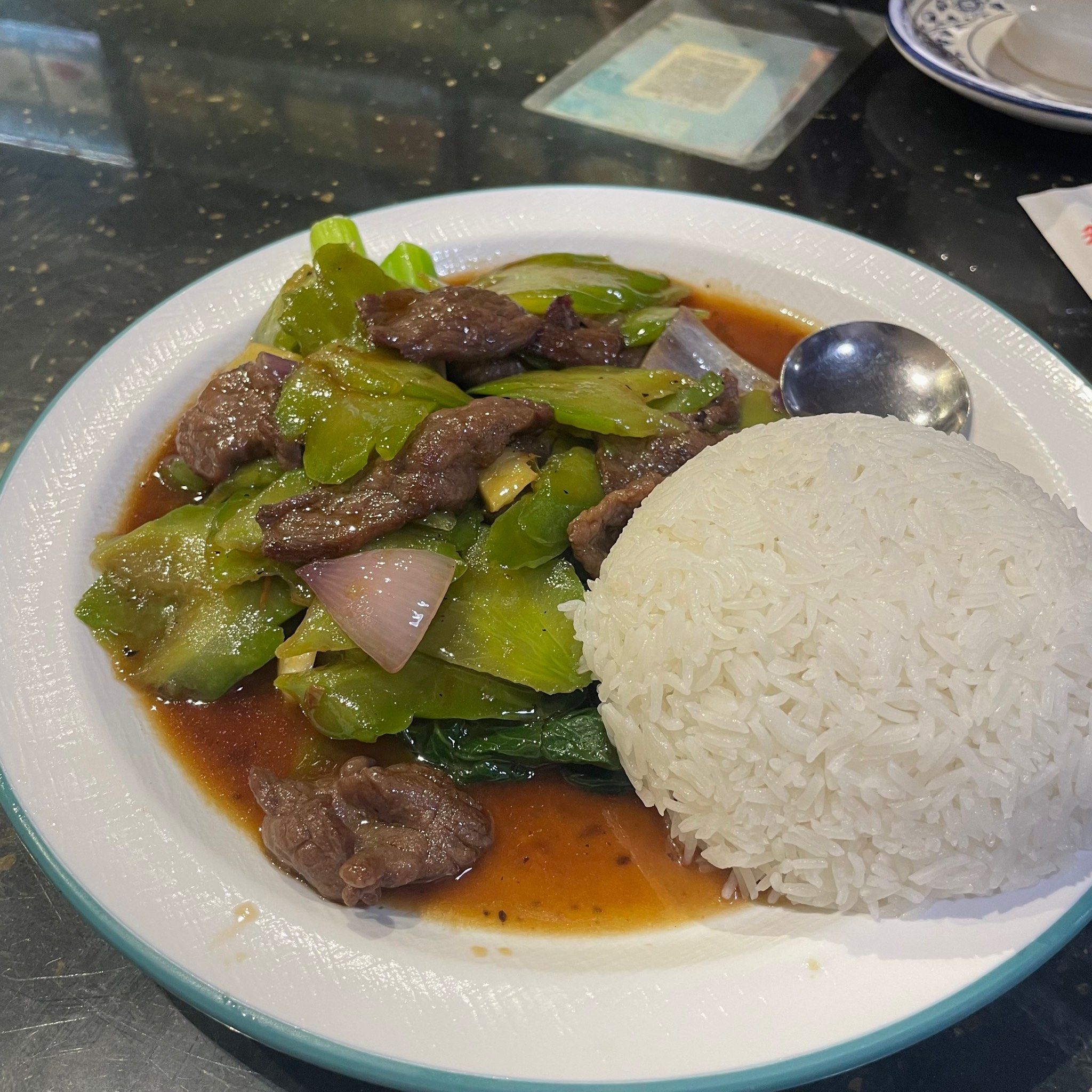 纯正的茶餐厅碟头饭好久好久没吃啦