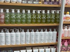 -名创优品(北京新中关购物中心地铁层店)