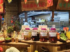 -帅巴人舅母子腊蹄民俗村