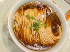 特色红汤面-萬國春·中菜馆(颐和公馆店)