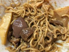 -松树干拌面店