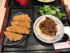 酥嫩鸡腿排饭-永和大王(华侨城店)