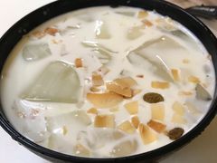 -志龙皇冠吃货椰子铺