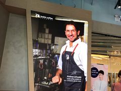 大堂-瑞幸咖啡(三里屯SOHO-6号楼店)